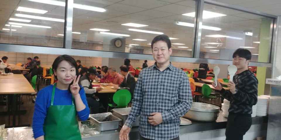 봉사 20171022 주중식당 월 간사들.jpg