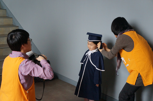 졸업사진촬영.jpg : [예수님의 사랑을 나누는 유아부] 20121111 주일보고서