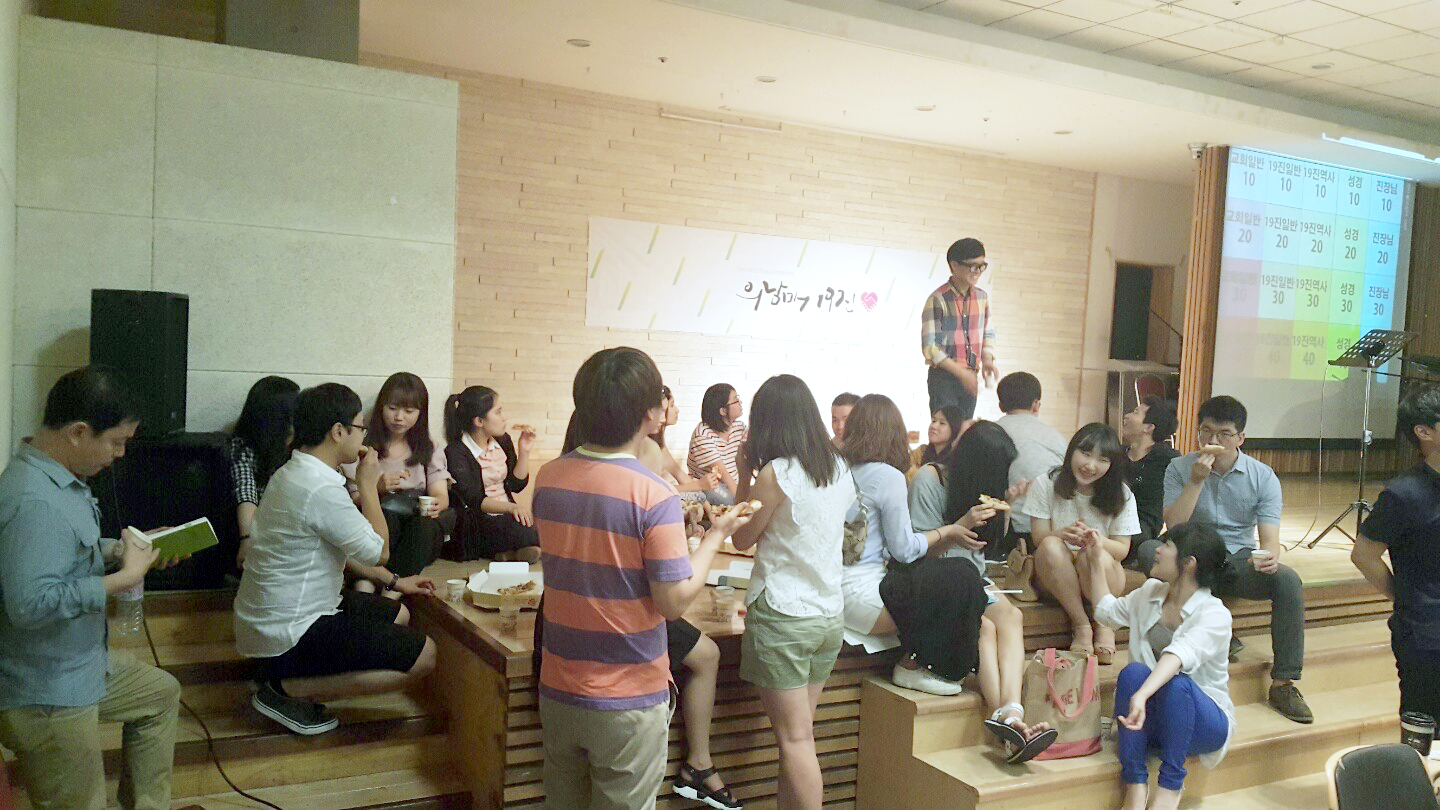 19진진예배 식사 사진.png
