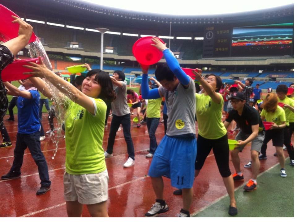 잠실 - 물대야 준우승.jpg : 제자 12진 주일 보고서 (# 체육대회의 영광을 주님께 돌립니다. 12진원들이 자랑스럽습니다.) 잠실 - 물대야 준우승.jpg : 제자 12진 주일 보고서 (# 체육대회의 영광을 주님께 돌립니다. 12진원들이 자랑스럽습니다.)