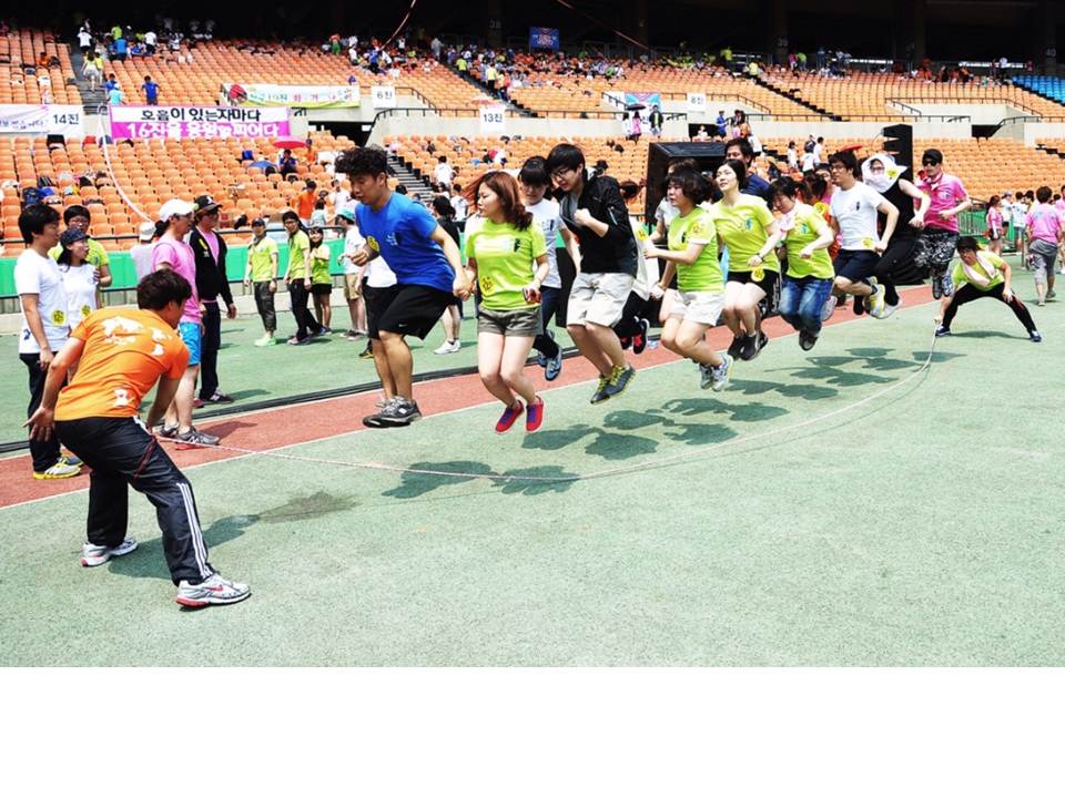 잠실 - 줄넘기 .jpg : 제자 12진 주일 보고서 (# 체육대회의 영광을 주님께 돌립니다. 12진원들이 자랑스럽습니다.) 잠실 - 줄넘기 .jpg : 제자 12진 주일 보고서 (# 체육대회의 영광을 주님께 돌립니다. 12진원들이 자랑스럽습니다.)