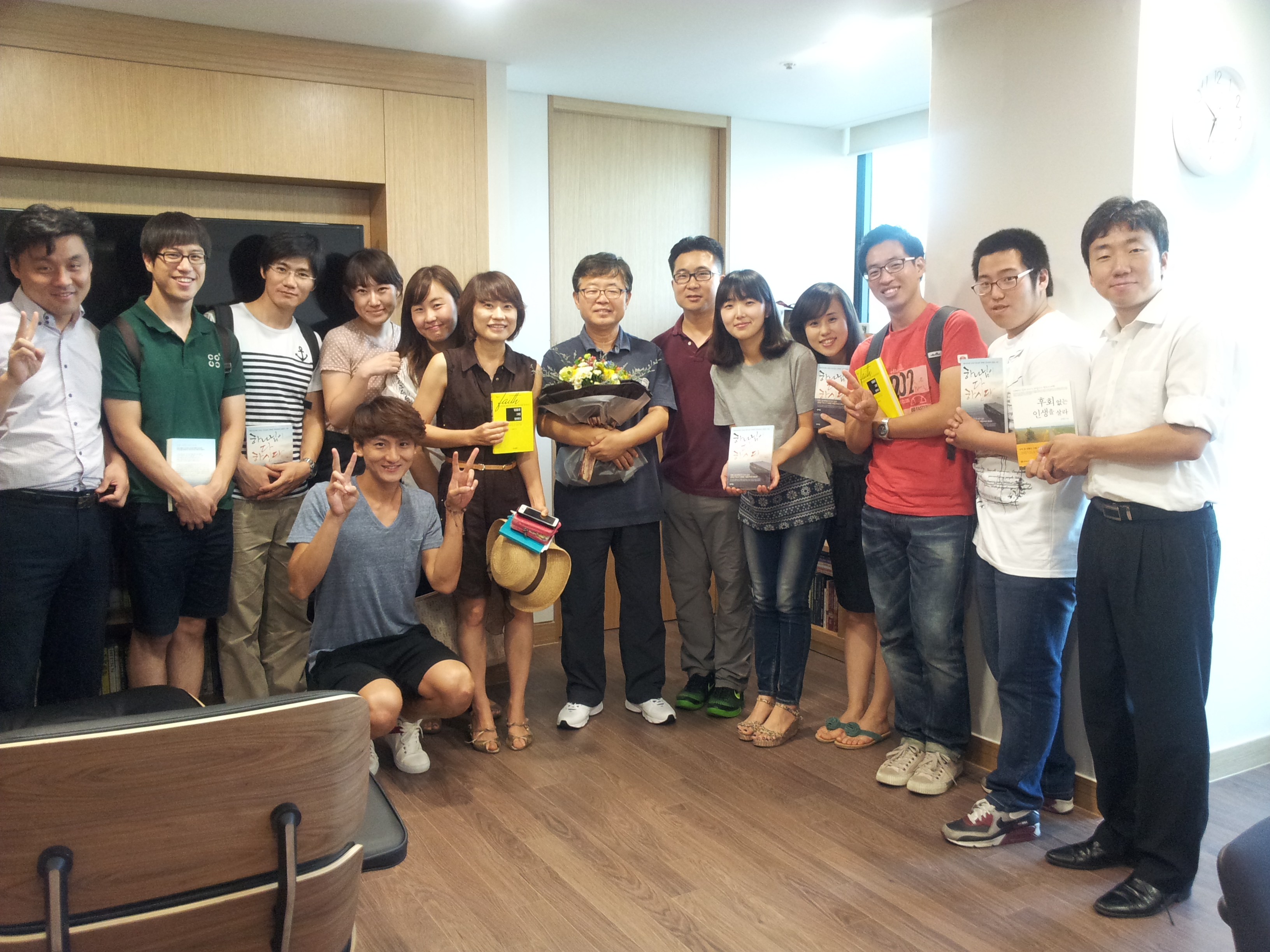 간사 - 담임목사님과 함께1.jpg : 제자12진 주일보고서(@사랑합니다. 축복합니다.)