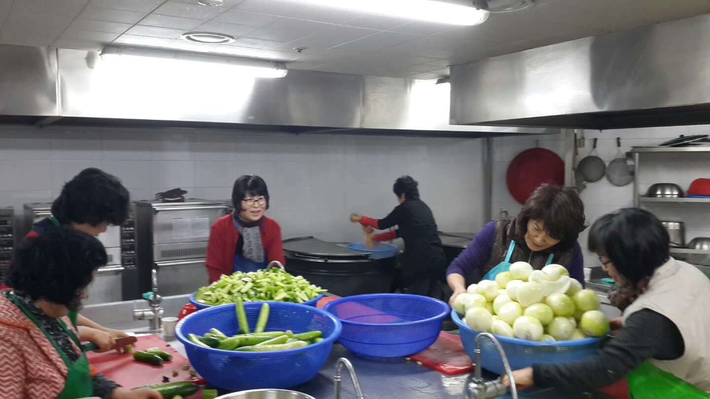 식당봉사2.jpg : <은혜의 장년1진> '은혜의 특별한 아침 - 특별새벽기도에 다같이~'