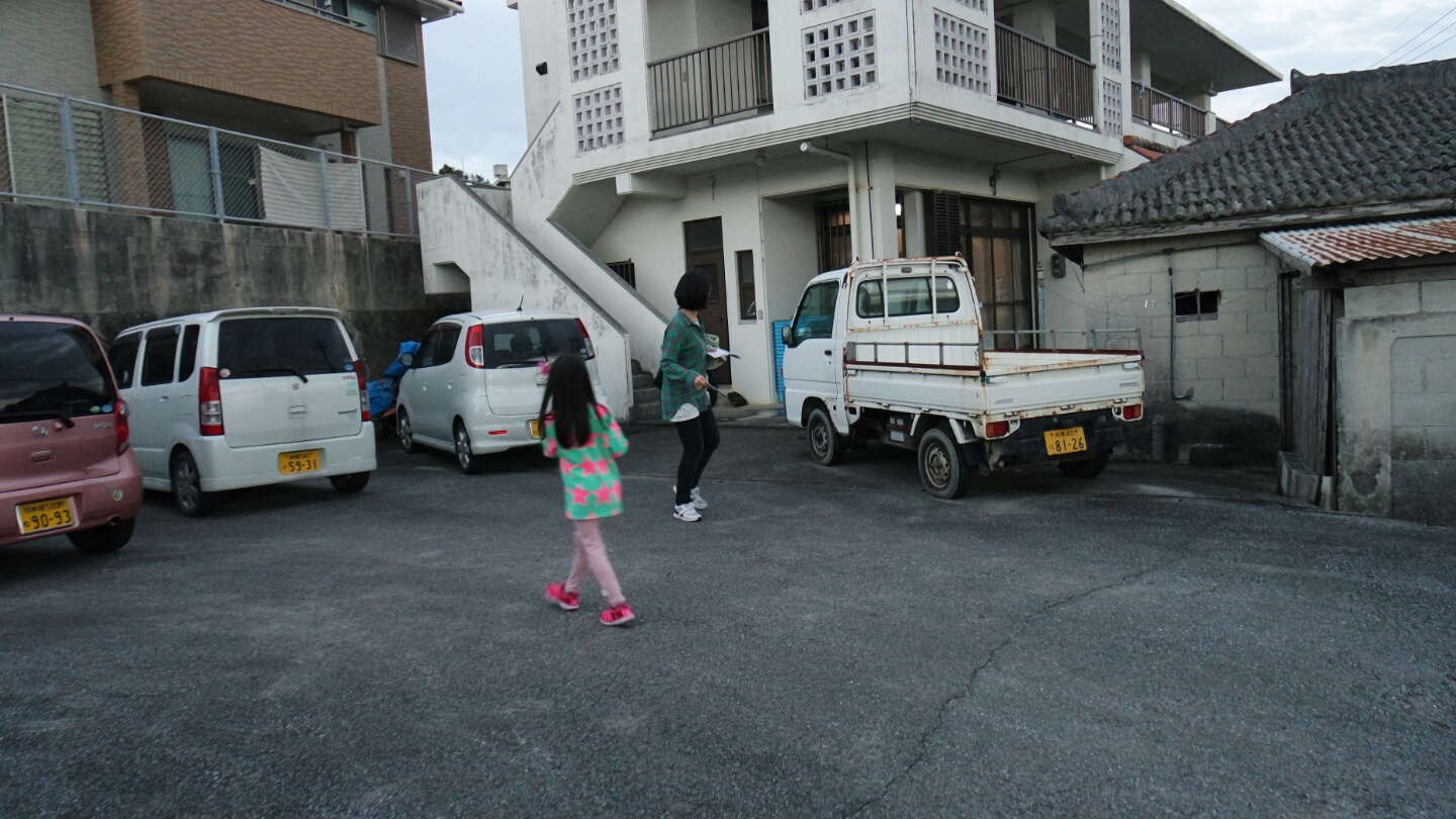 둘째날 찌라시 배포중.jpg : [둘째날] 토미시로 사역보고서