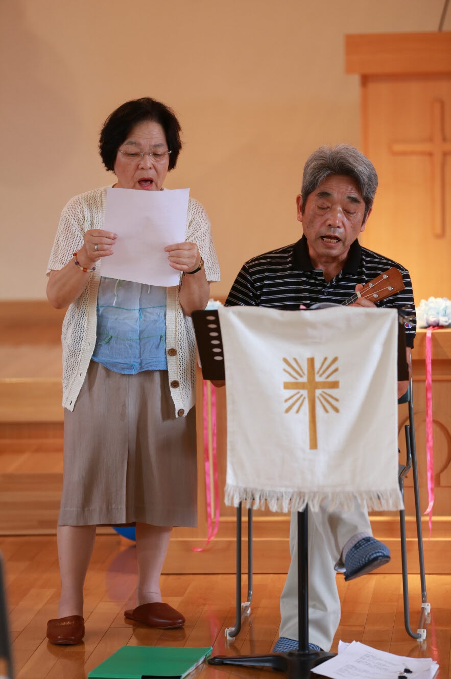 04 어르신의 연주와 노래.JPG