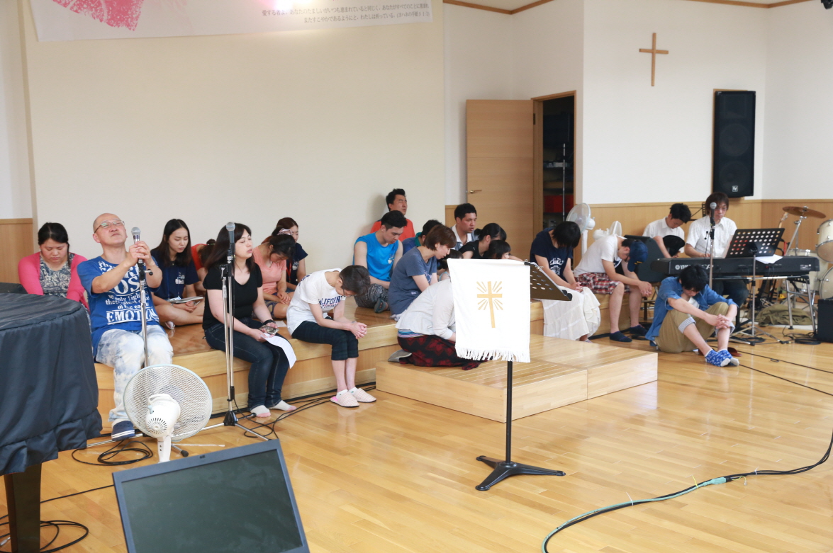 03 합창 후 기도.JPG