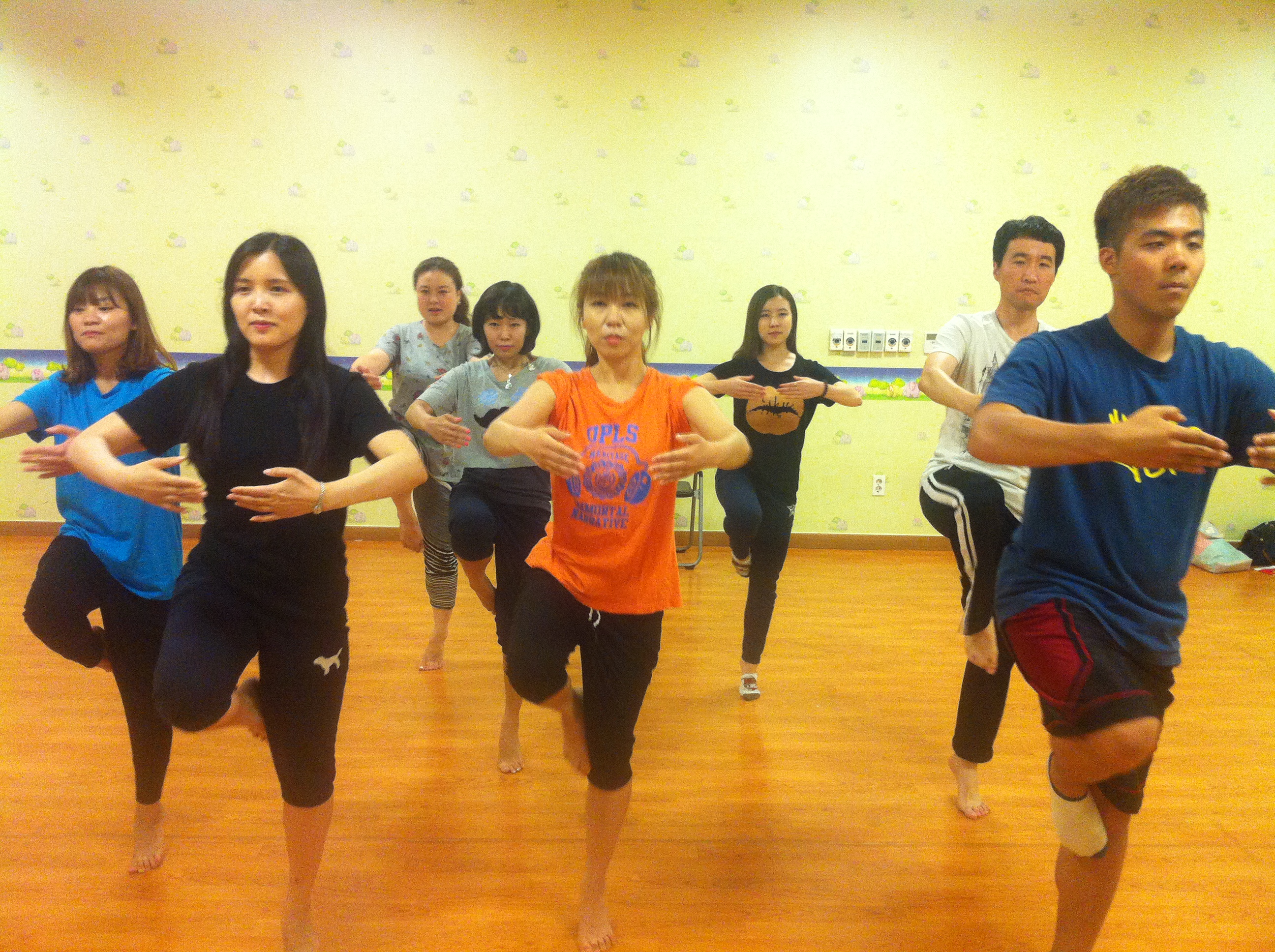 사진 005.jpg : 28일 모임보고서! 무더운 여름도 땀흘리며 춤춰요^^