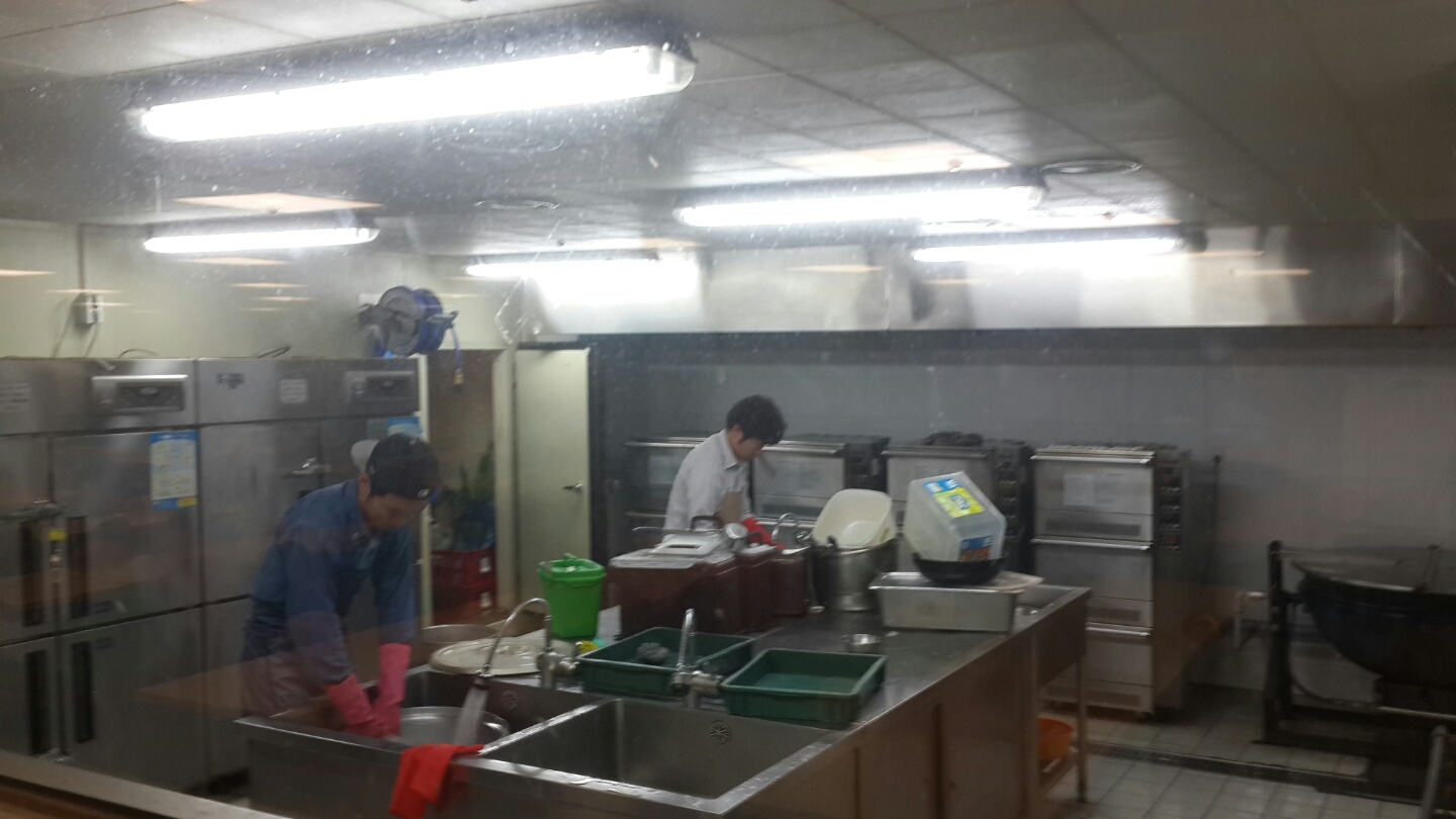 9.28 새벽5.jpg : <하나님께 드림 14진> '새벽'은 하나님을 만나는 시간입니다. (새벽- 배식/)