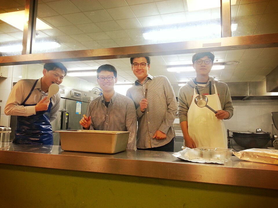 9.28 새벽4.jpg : <하나님께 드림 14진> '새벽'은 하나님을 만나는 시간입니다. (새벽- 배식/)