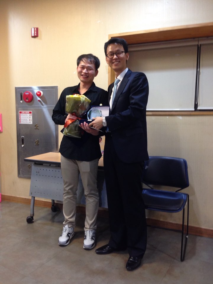 9.28 신동호.jpg : <하나님께 드림 14진> '새벽'은 하나님을 만나는 시간입니다. (새벽- 배식/)