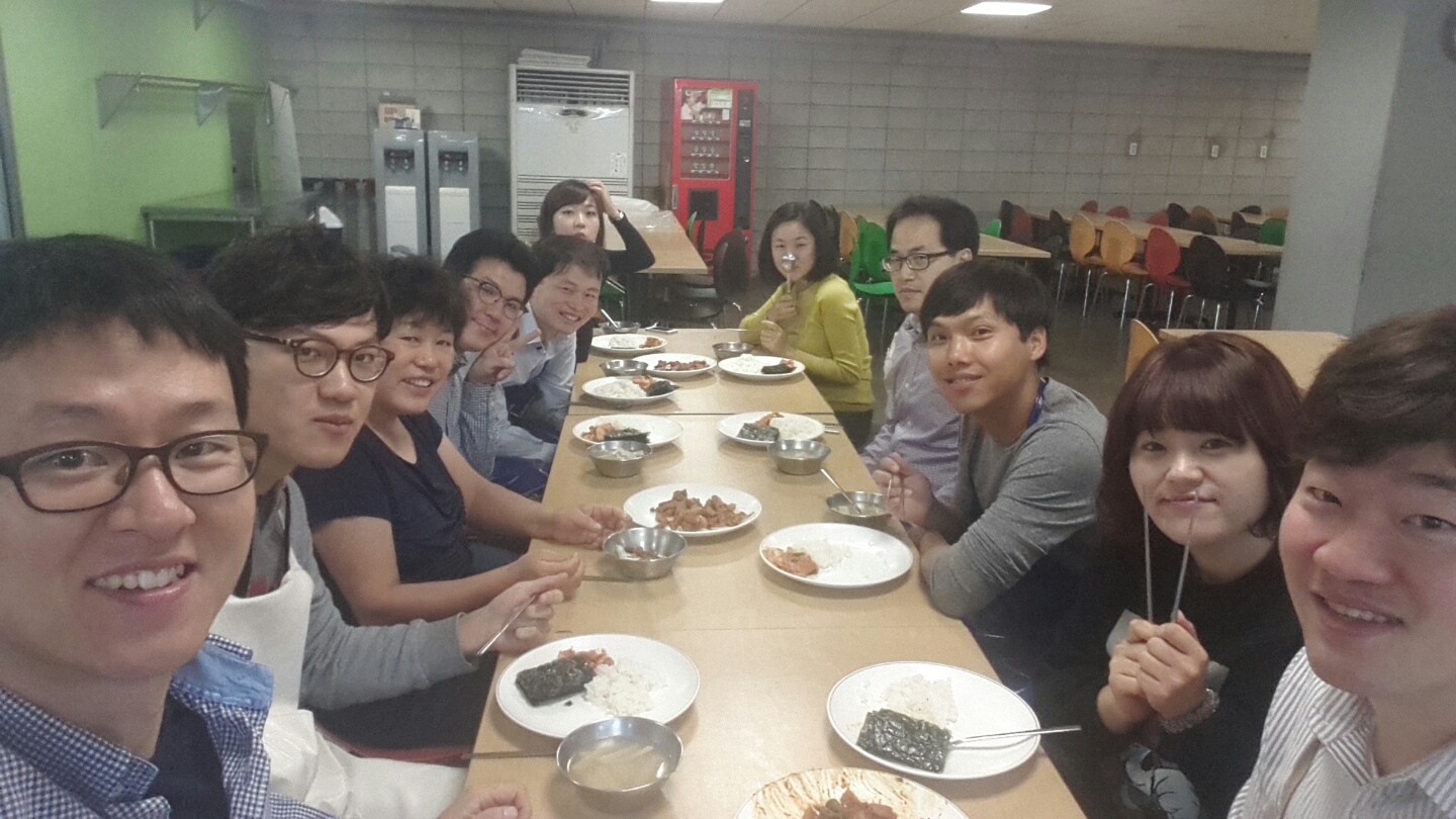 9.28 아침의 만찬.jpg : <하나님께 드림 14진> '새벽'은 하나님을 만나는 시간입니다. (새벽- 배식/)