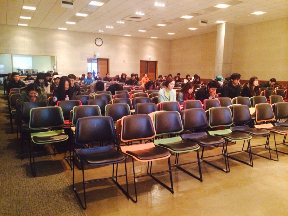 1384129106179[1].jpg : 새내기 캠프 기도회 보고