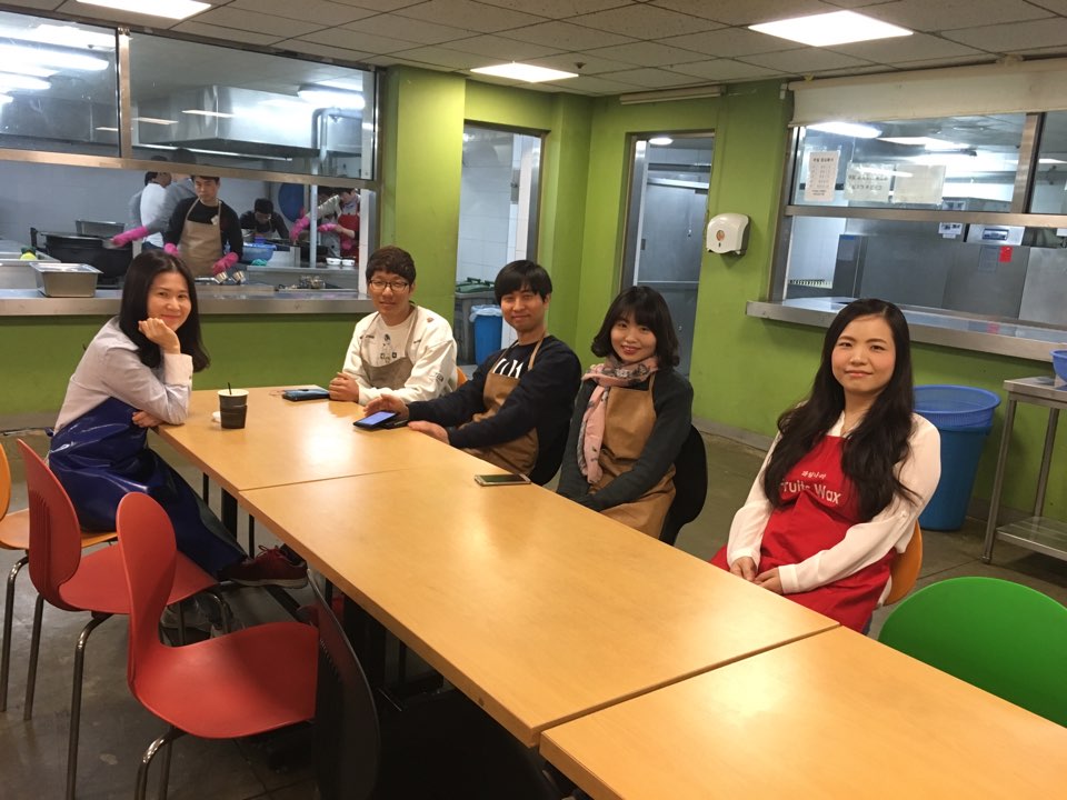 배식7.jpg : 봄바람 신바람 춤바람난 [관대한 15진] 주일 풍경