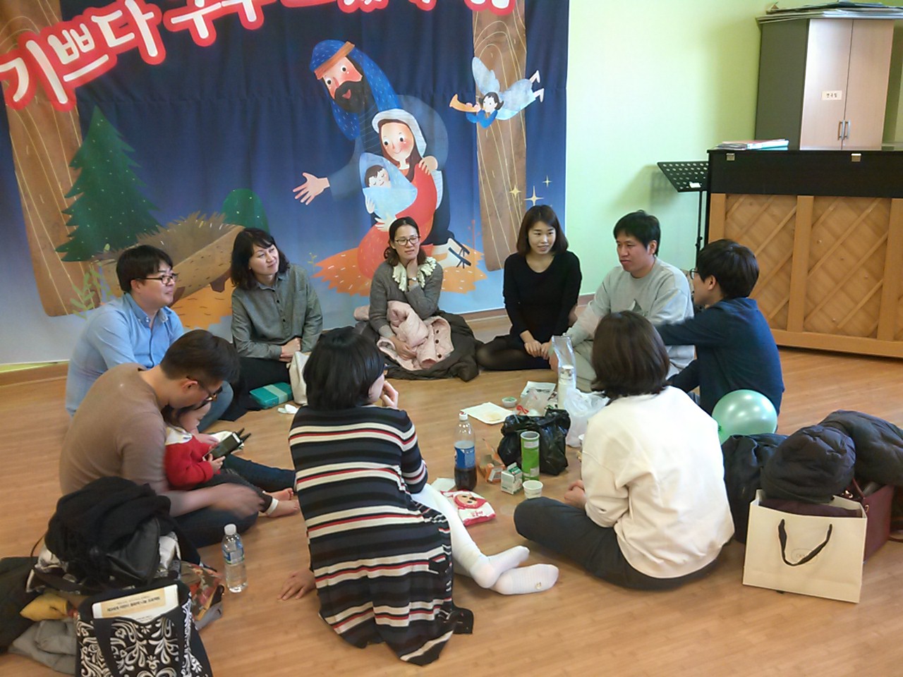 P150104_151947.jpg : [함께 웃고 함께 우는 청장년2진] 23개 목장으로 시작하는 새해 첫 모임(150104)