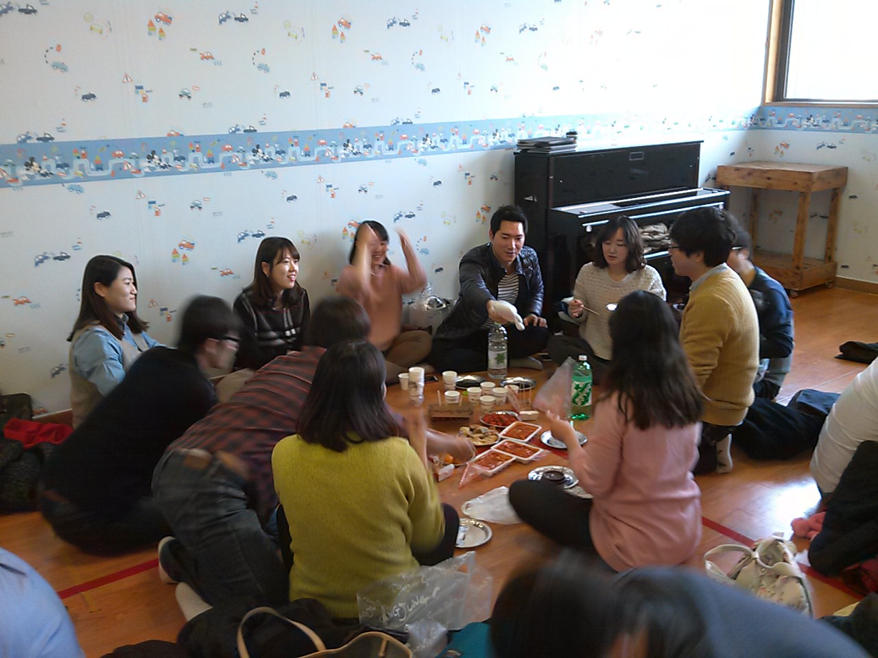 P150104_151841.jpg : [함께 웃고 함께 우는 청장년2진] 23개 목장으로 시작하는 새해 첫 모임(150104)