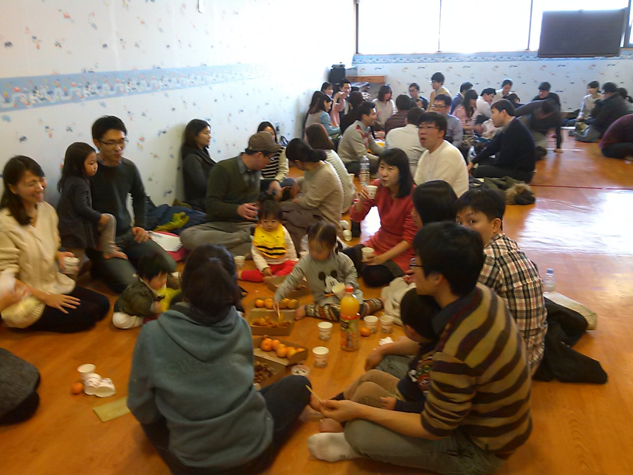 P150104_151823.jpg : [함께 웃고 함께 우는 청장년2진] 23개 목장으로 시작하는 새해 첫 모임(150104)