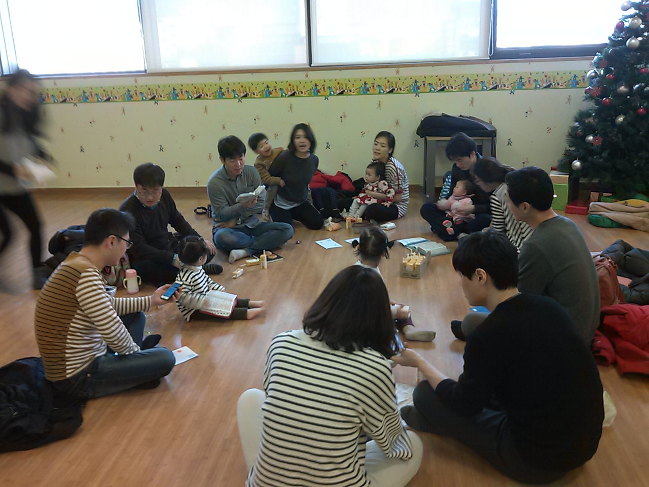 P150104_151941.jpg : [함께 웃고 함께 우는 청장년2진] 23개 목장으로 시작하는 새해 첫 모임(150104)