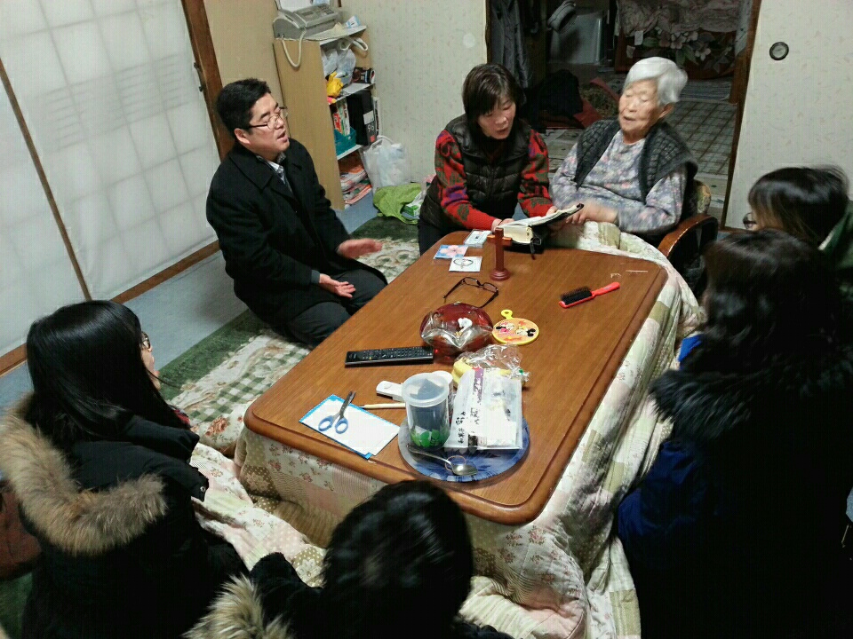 심방찬양.jpg : [31차 일본선교] 오사카 히라노교회 4일차