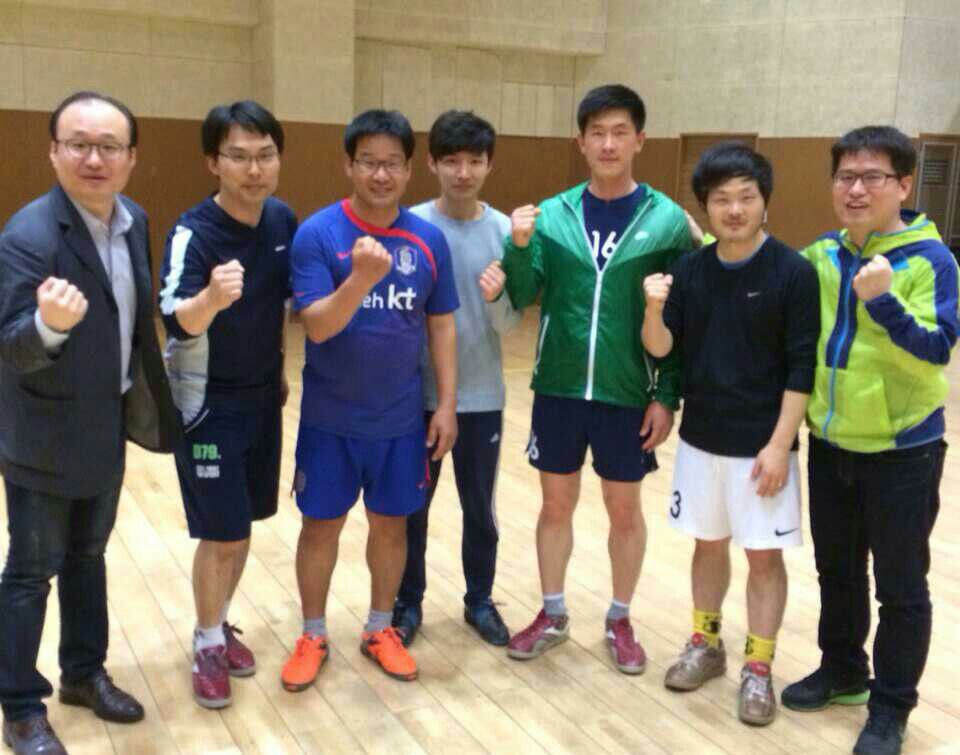 4.13_족구.jpg : <하나님께 드림 14진 /> '십자가의 고난' - 우리의 구원을 가능케 한 주님의 사랑입니다. 4.13_족구.jpg : <하나님께 드림 14진> '십자가의 고난' - 우리의 구원을 가능케 한 주님의 사랑입니다.