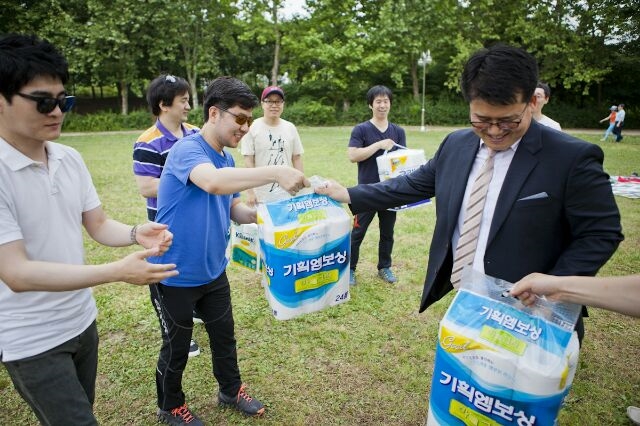 BandPhoto_2014_06_03_05_21_05.jpg : 청장년 3진 주일보고 (코이노니아 사진 첨부) BandPhoto_2014_06_03_05_21_05.jpg : 청장년 3진 주일보고 (코이노니아 사진 첨부)