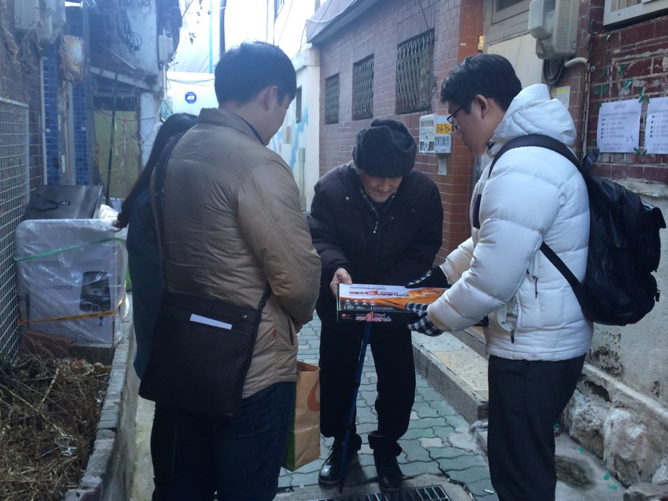 구제사역_2.jpg : 필그린 7진_2015년 12월 27일 주일보고서