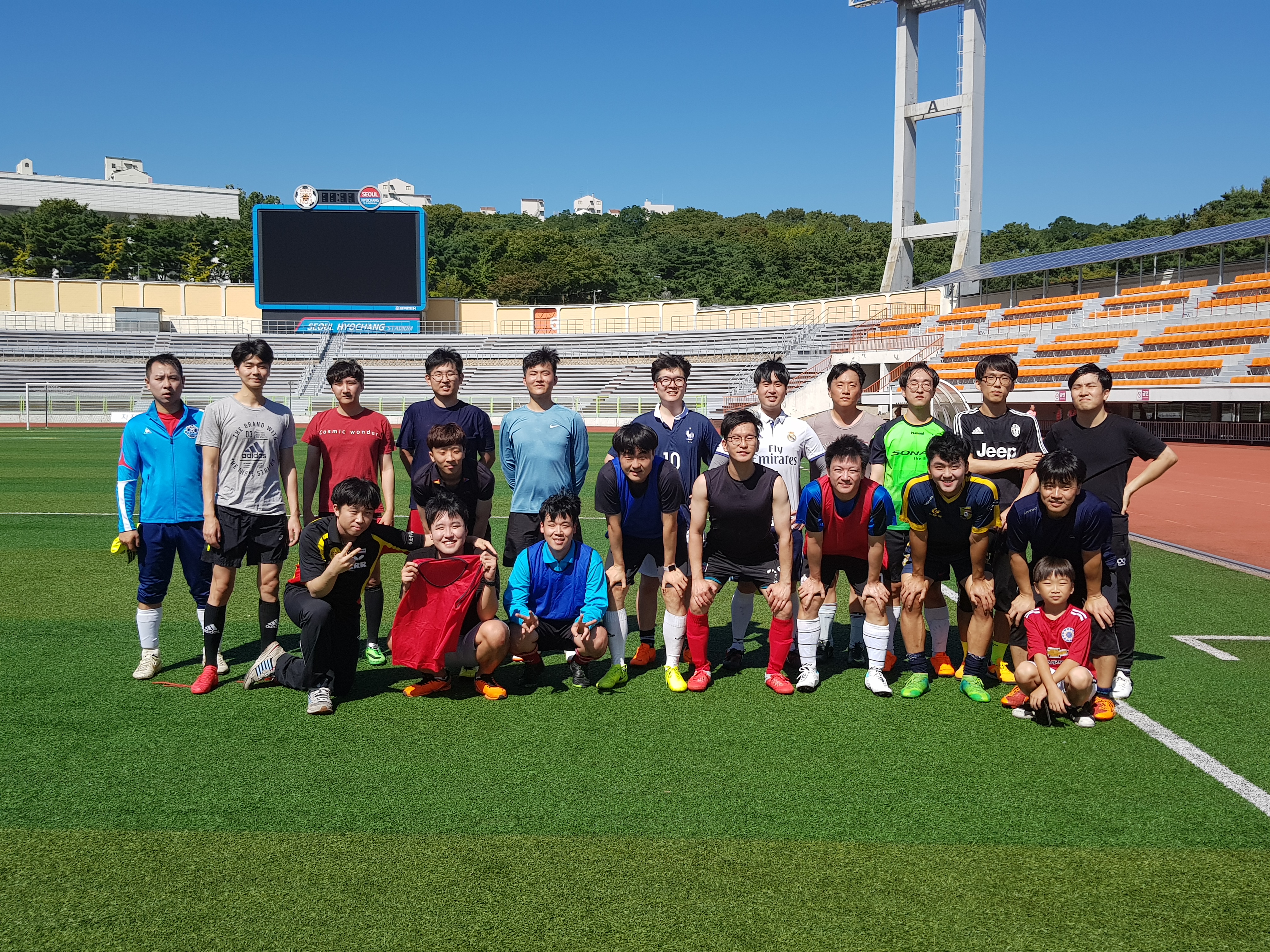 체육대회 180930 축구선수 그룹.jpg