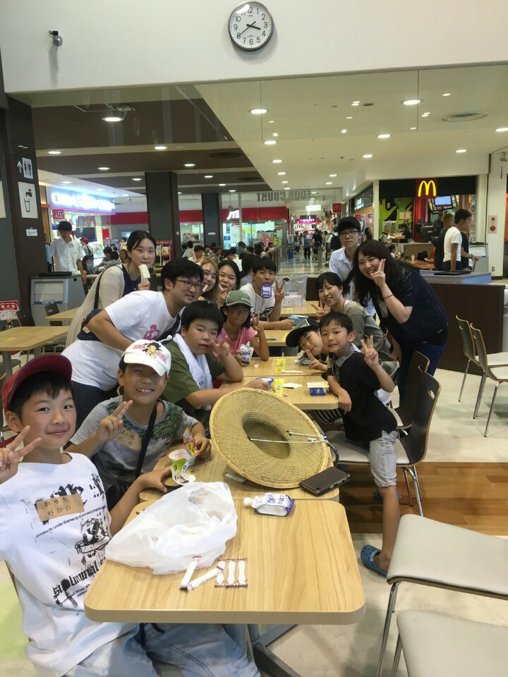 단체 아이스크림 사진.jpg : [34차 일본선교] 오사카 힐스처치 사역보고 - 첫째날