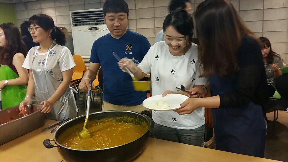 배식.jpg : 필그린 7진_2015년 8월 23일 주일보고서