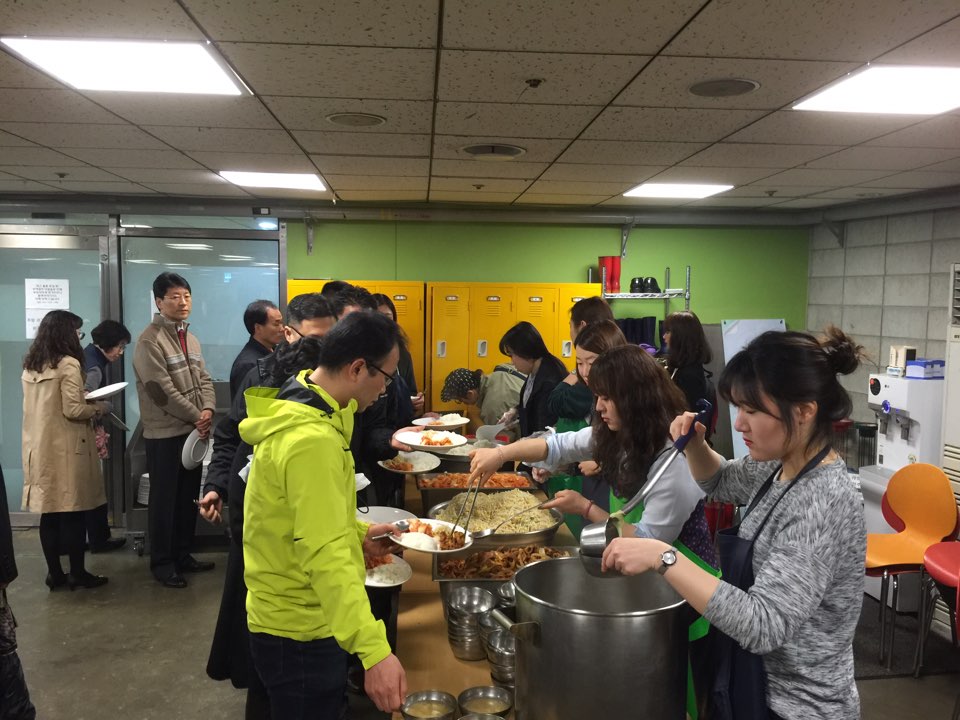 KakaoTalk_20160403_113647533.jpg : (우리 14진) 주일 배식에 수고하셨어요..