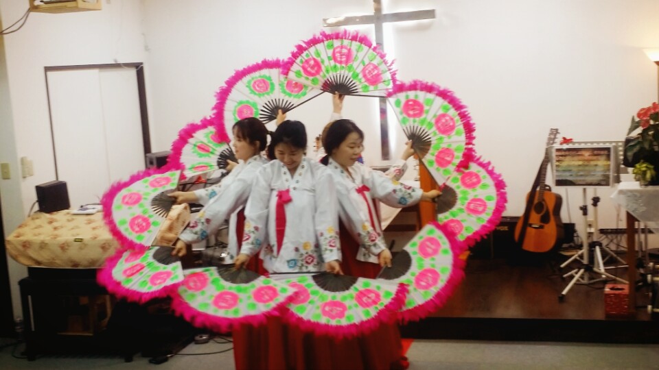 부채춤.jpg : [34차 일본선교] 오사카 힐스처치 사역보고 4일차