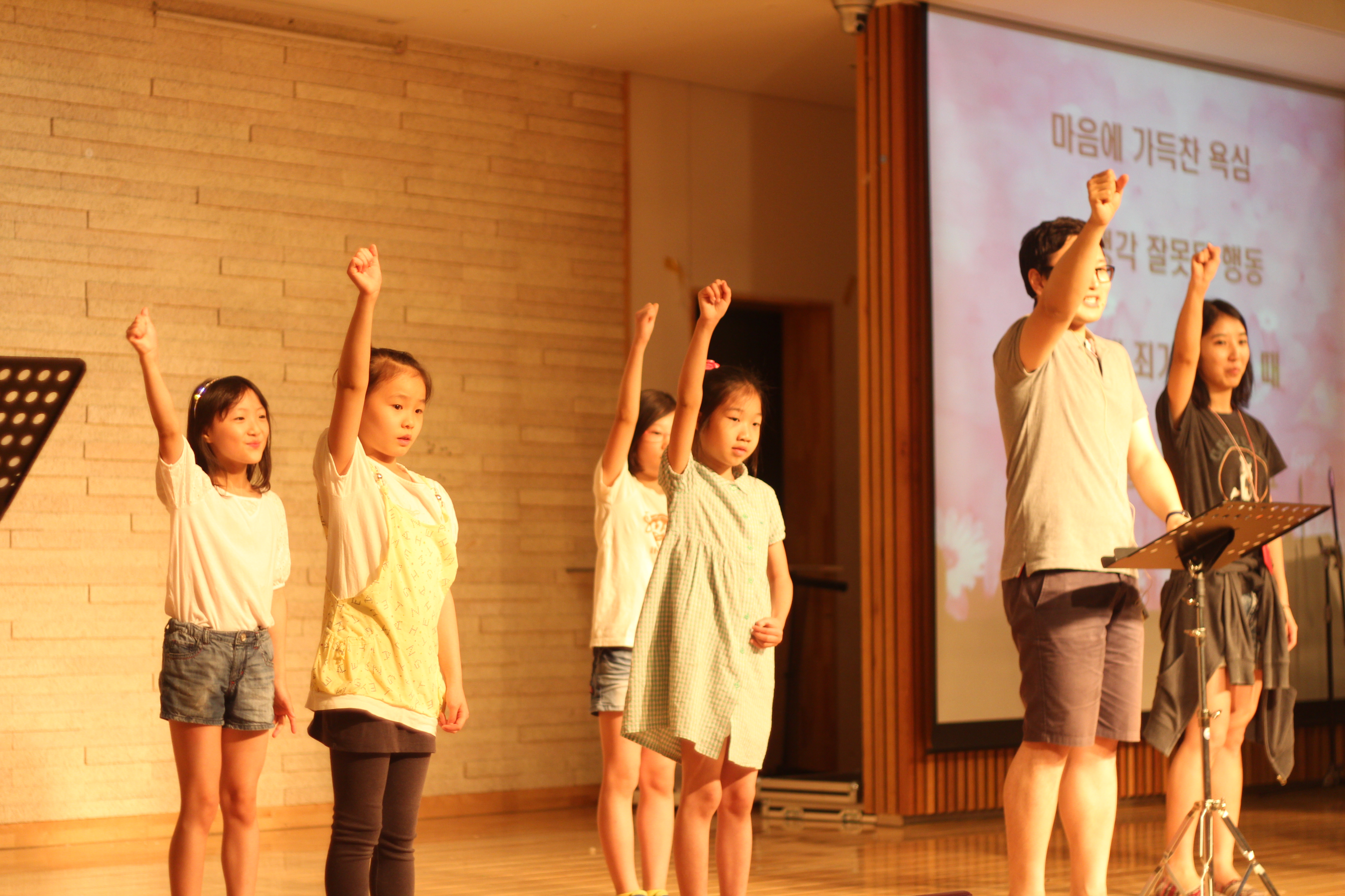 찬양팀.jpg : [말씀먹고 기도하여 열매맺는 초등부] 140608 주일보고서