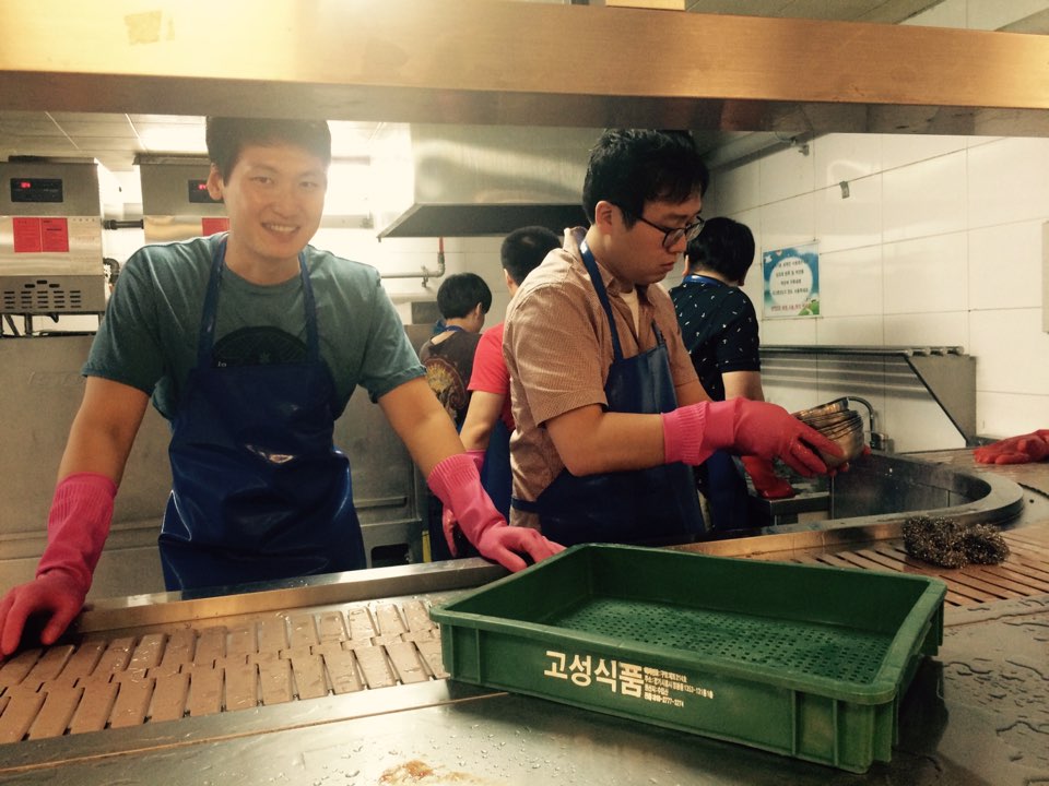 배식.jpg : 필그린 7진_2015년 6월14일 주일보고서