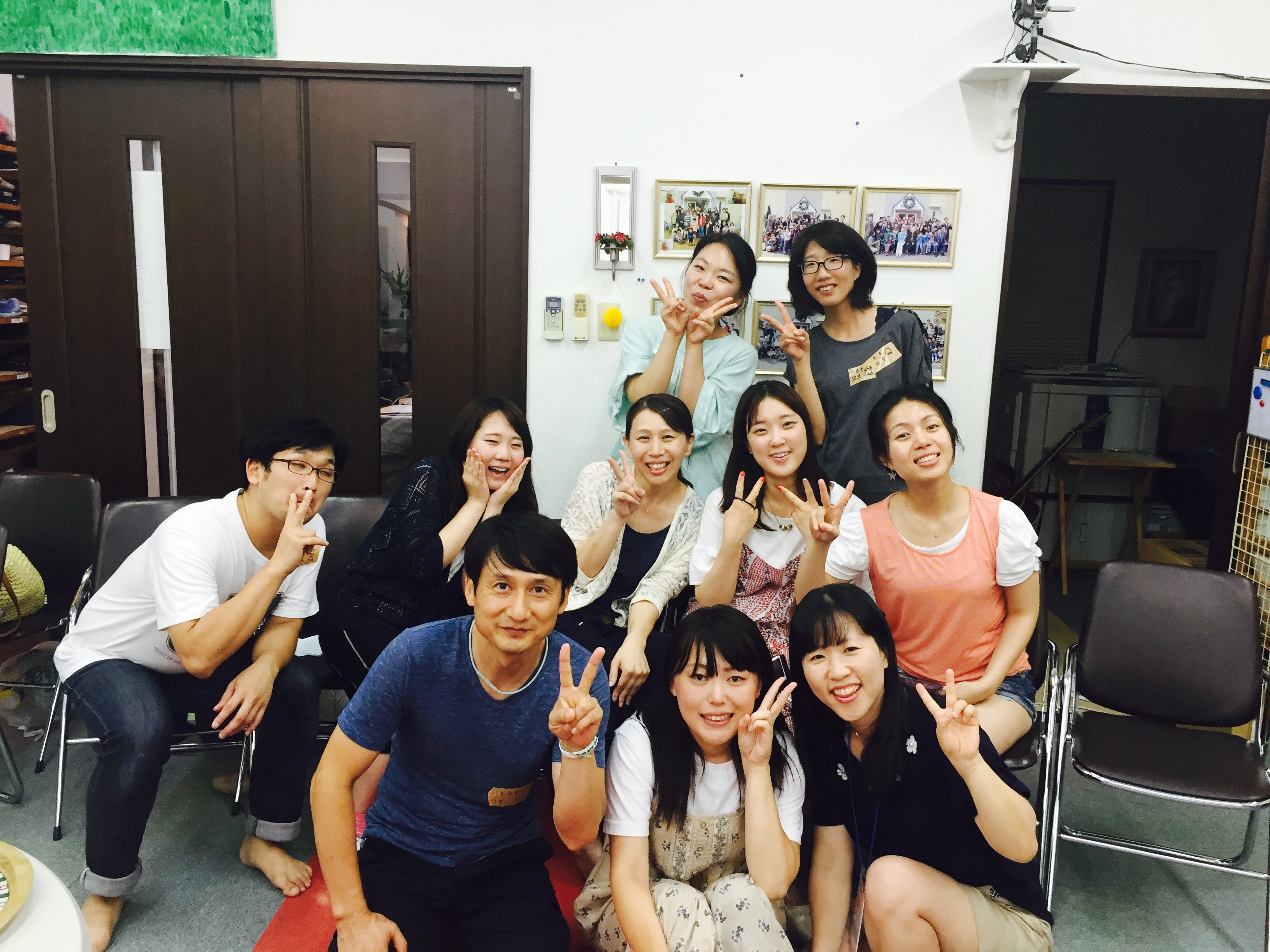 기도회 후 모임.jpg : [34차 일본선교] 오사카 힐스처치 사역보고 2일차