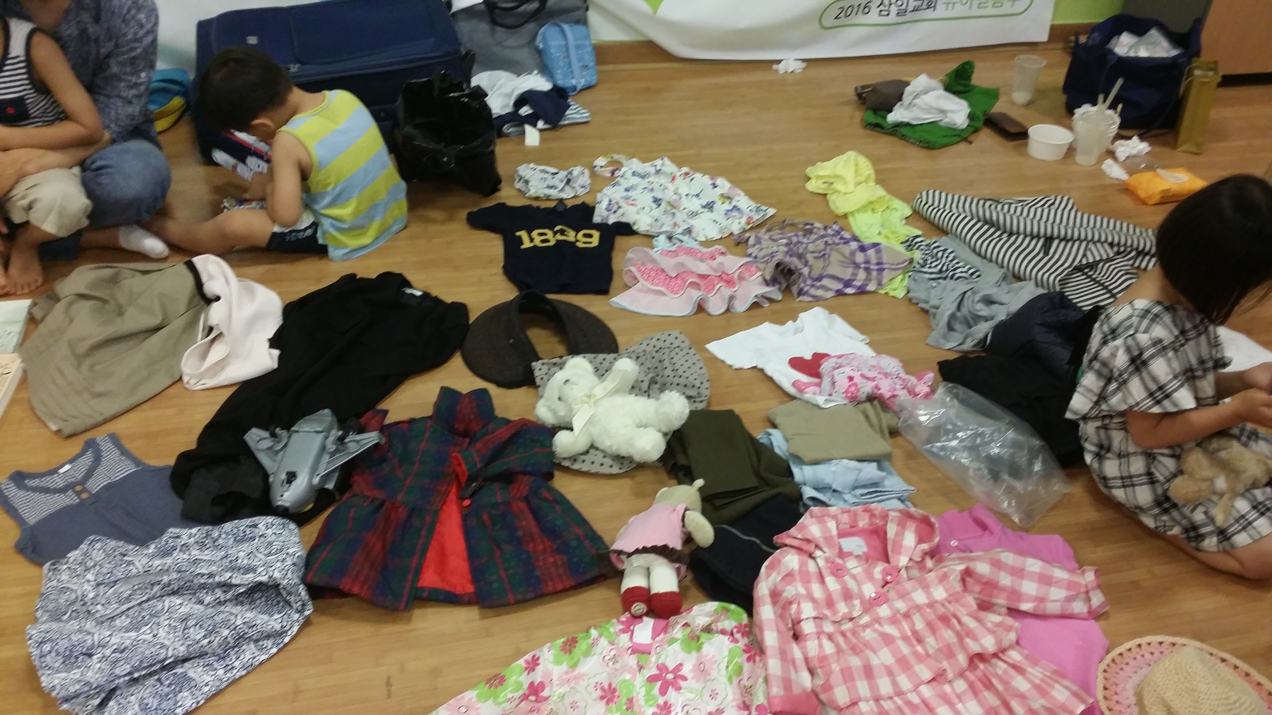 KakaoTalk_20160629_210849118.jpg : 청장년3진 보고서 (선교 바자회)