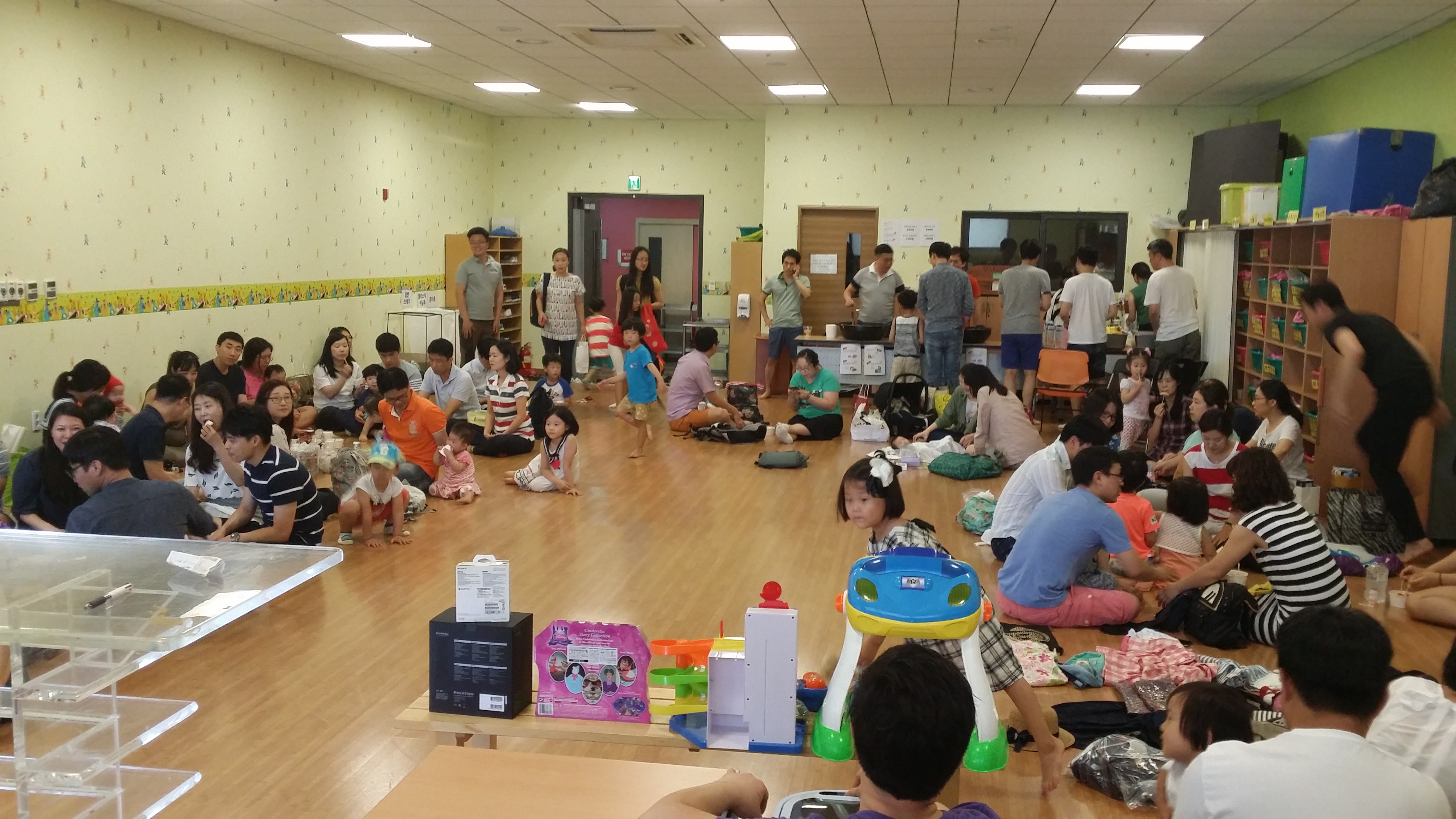 KakaoTalk_20160629_210936718.jpg : 청장년3진 보고서 (선교 바자회)