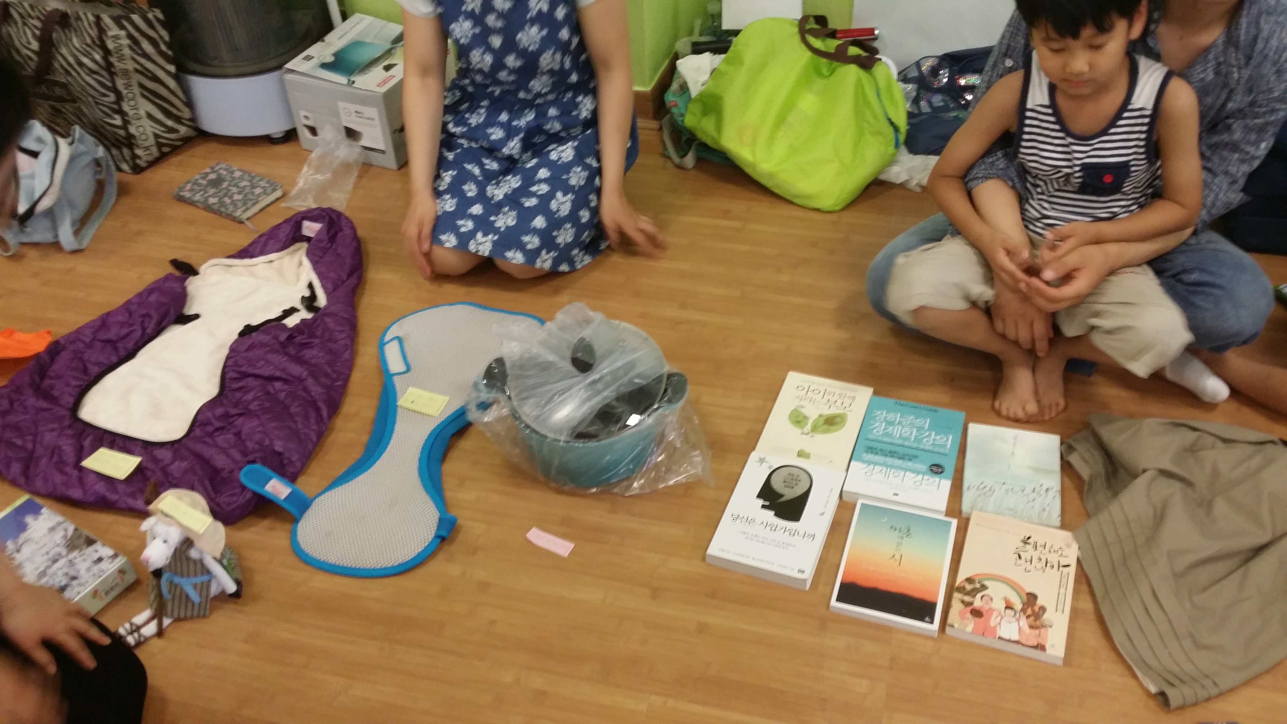 KakaoTalk_20160629_210845076.jpg : 청장년3진 보고서 (선교 바자회)