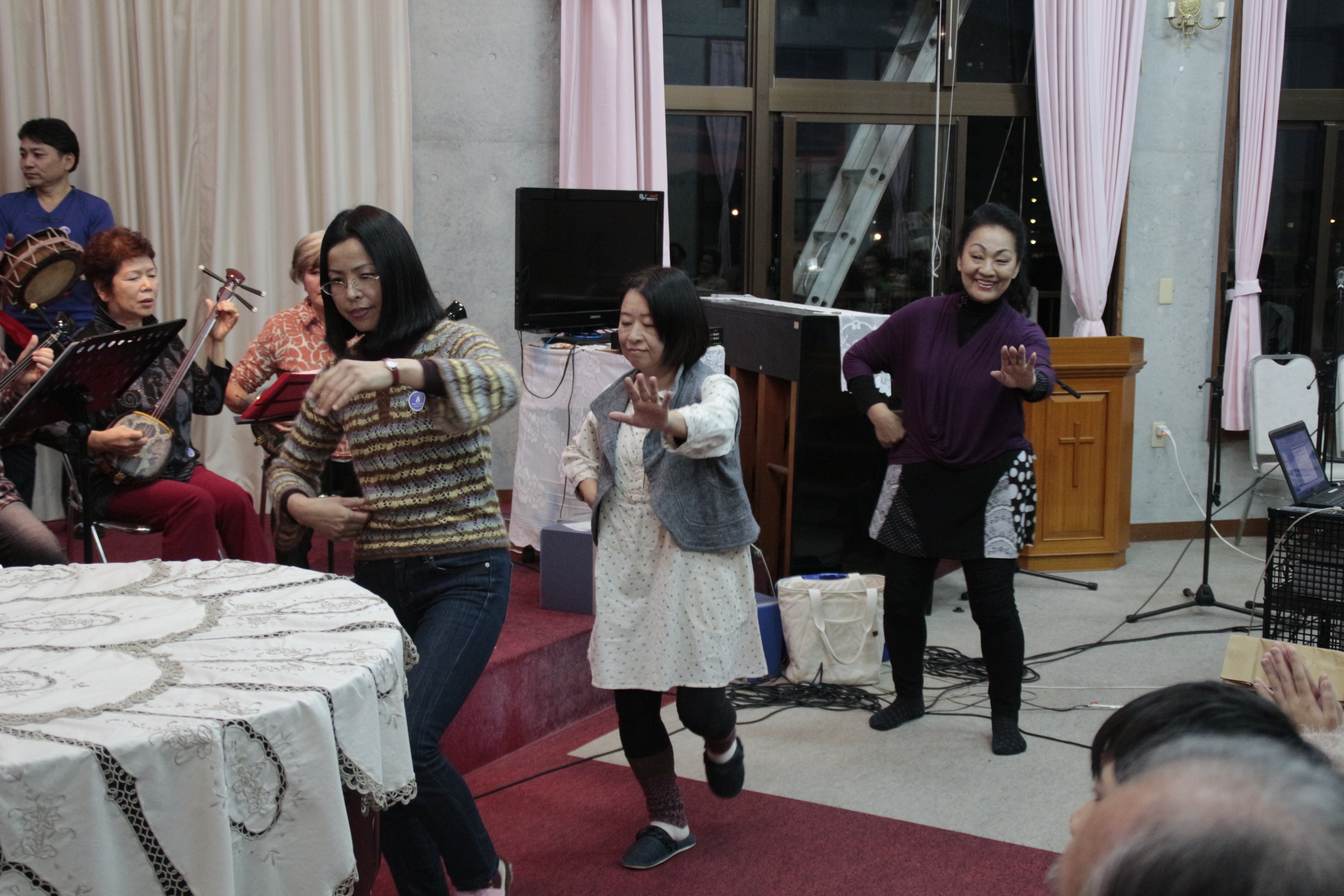 교회 공연 3.jpg : [33차 일본선교] 토미시로 넷째날 사역보고서 (하나님이 은혜가 있는 선교)