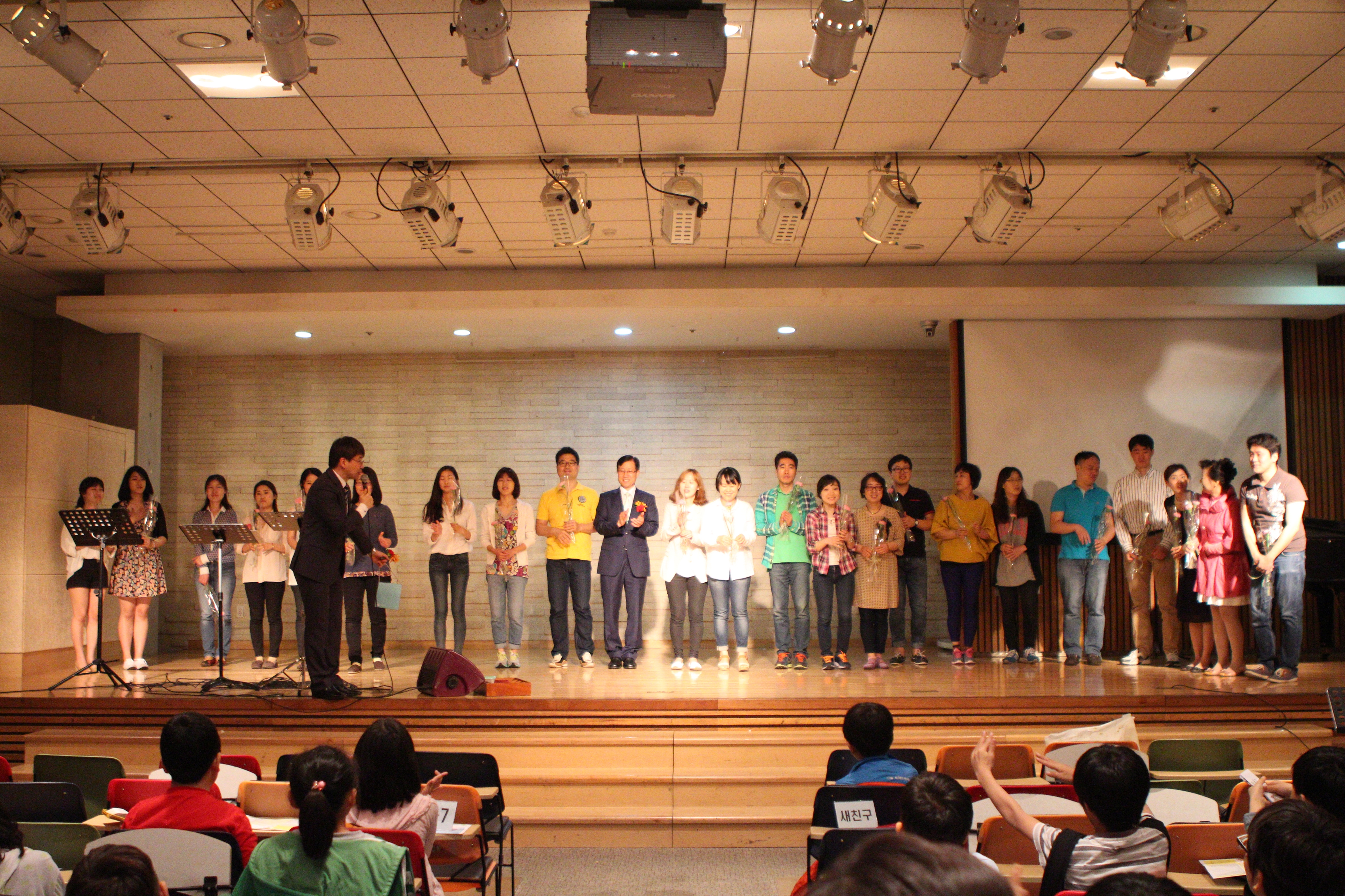 선생님축복.jpg : [말씀먹고 기도하여 열매맺는 초등부] 140518 주일보고서